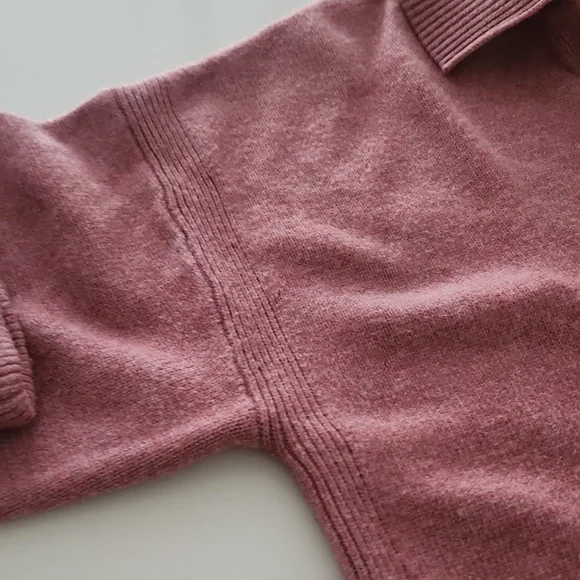 Like new sweater - Picture 4 of 4